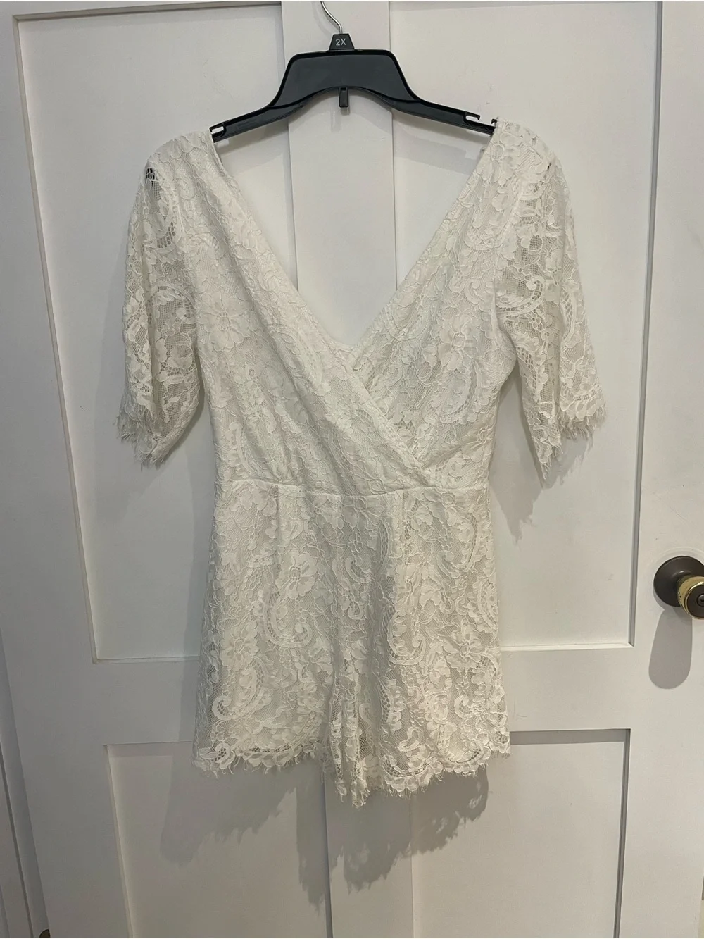 Trixxi Women’s white eyelash lace romper Size Medium